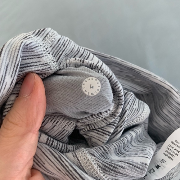 Lululemon Wunder Under - Size 4 - Picture 6 of 7